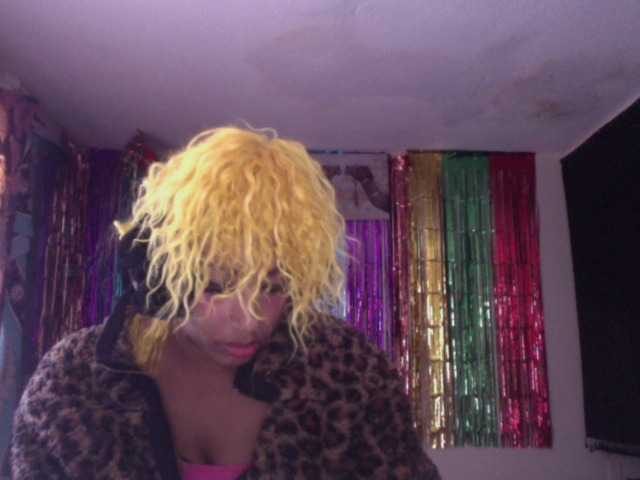 AdviceColumn's BongaCams show and profile