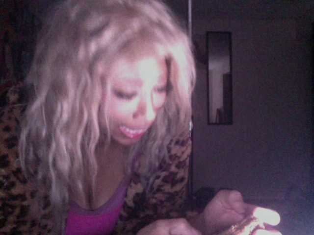 AdviceColumn's BongaCams show and profile