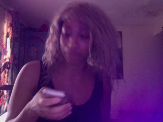 AdviceColumn's BongaCams show and profile