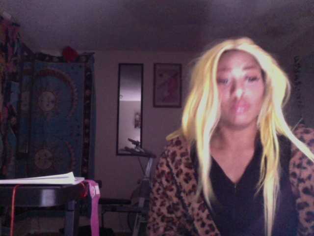 AdviceColumn's BongaCams show and profile