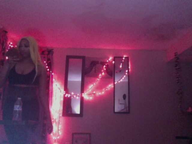 AdviceColumn's BongaCams show and profile