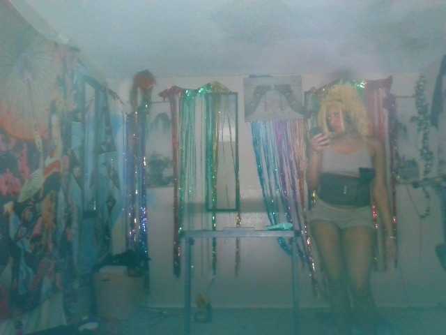 AdviceColumn's BongaCams show and profile