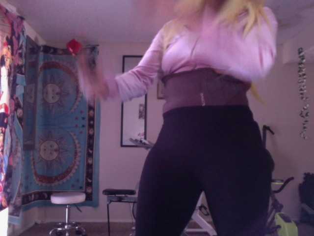 AdviceColumn's BongaCams show and profile