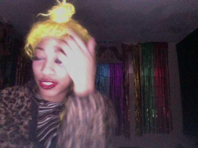 AdviceColumn's BongaCams show and profile