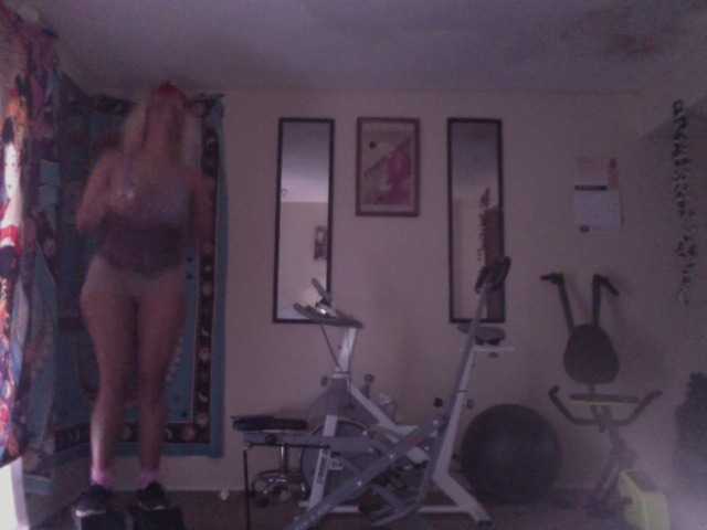 AdviceColumn's BongaCams show and profile