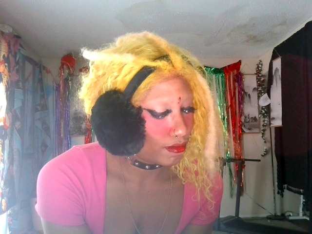 AdviceColumn's BongaCams show and profile