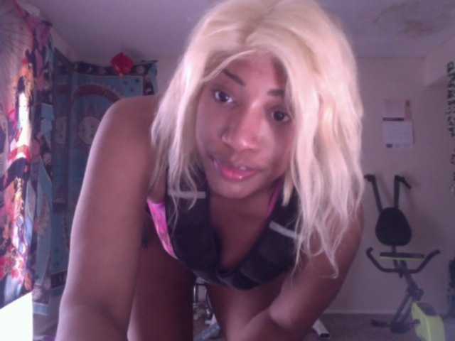 AdviceColumn's BongaCams show and profile