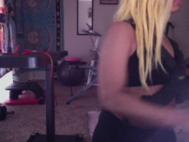 AdviceColumn's BongaCams show and profile