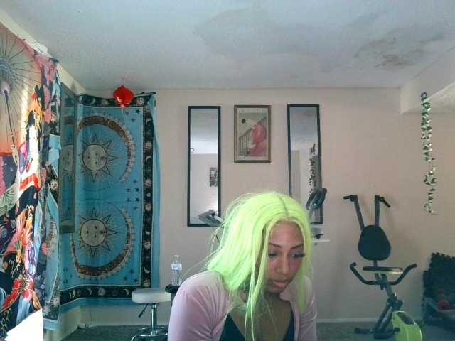 AdviceColumn's BongaCams show and profile