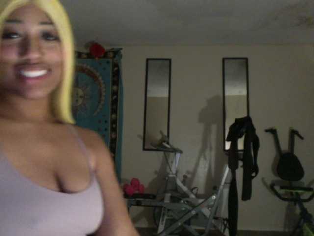 AdviceColumn's BongaCams show and profile