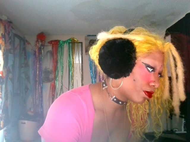 AdviceColumn's BongaCams show and profile