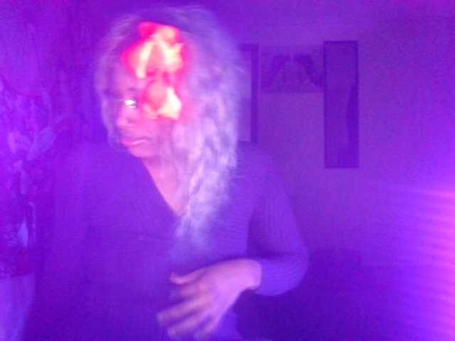 AdviceColumn's BongaCams show and profile