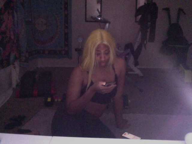 AdviceColumn's BongaCams show and profile