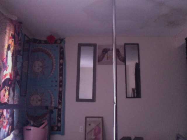 AdviceColumn's BongaCams show and profile