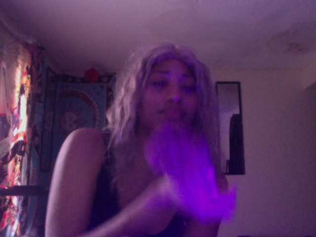 AdviceColumn's BongaCams show and profile