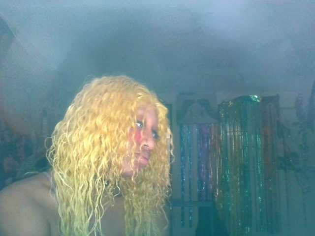 AdviceColumn's BongaCams show and profile