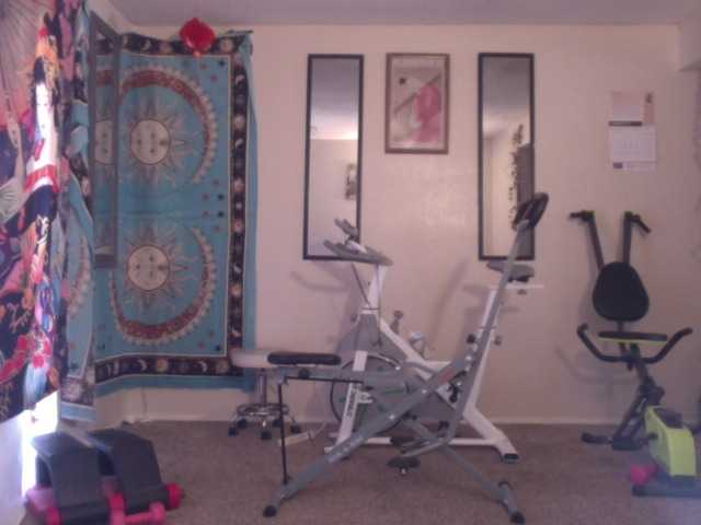 AdviceColumn's BongaCams show and profile