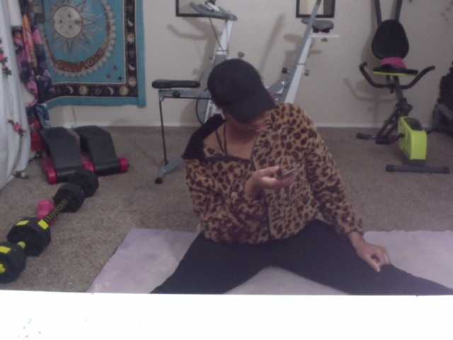 AdviceColumn's BongaCams show and profile