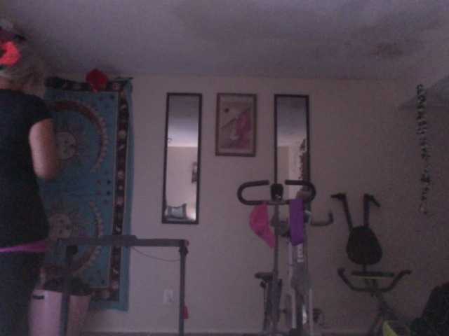 AdviceColumn's BongaCams show and profile