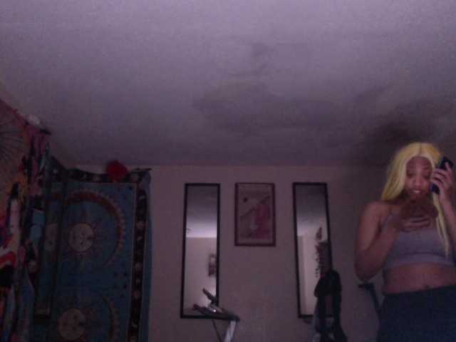 AdviceColumn's BongaCams show and profile