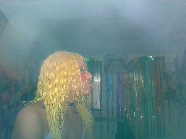 AdviceColumn's BongaCams show and profile