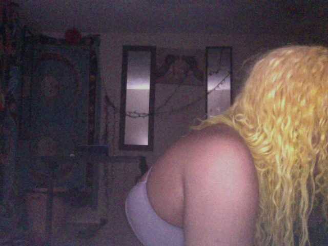 AdviceColumn's BongaCams show and profile