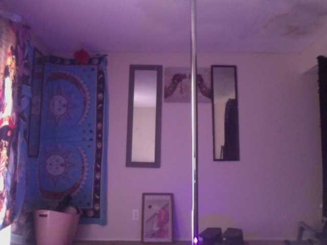 AdviceColumn's BongaCams show and profile