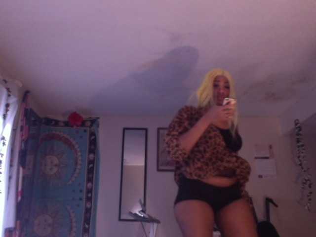 AdviceColumn's BongaCams show and profile