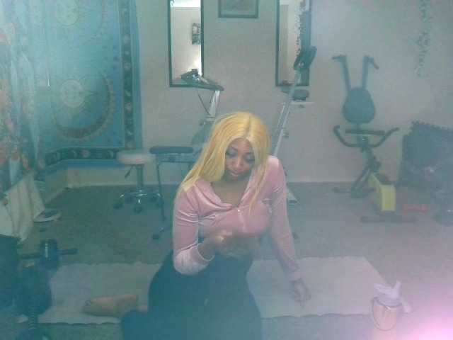 AdviceColumn's BongaCams show and profile