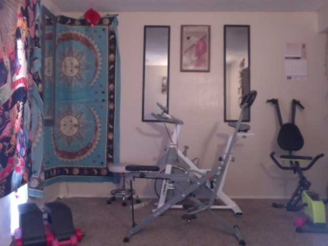 AdviceColumn's BongaCams show and profile