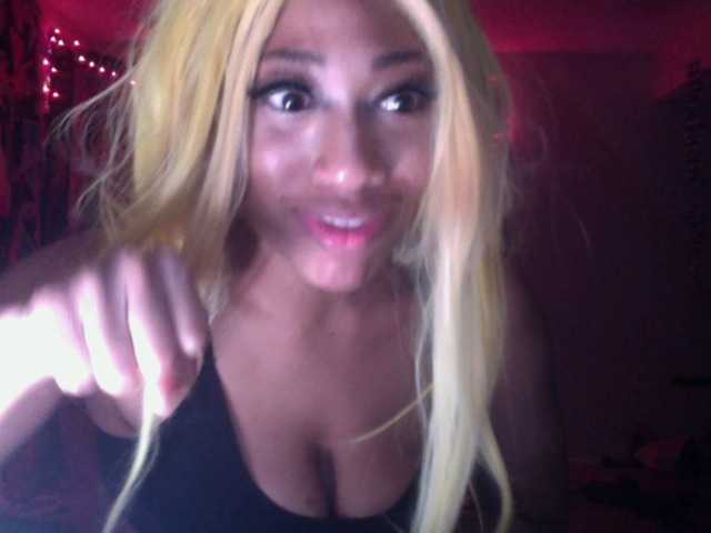 AdviceColumn's BongaCams show and profile