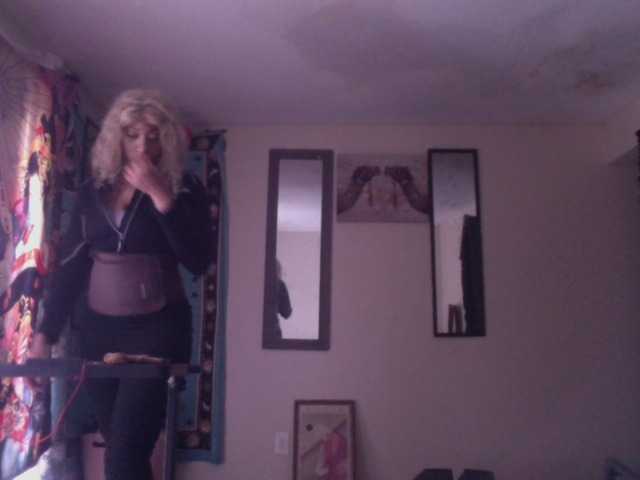 AdviceColumn's BongaCams show and profile