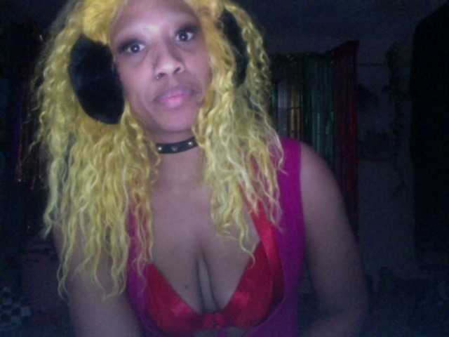 AdviceColumn's BongaCams show and profile