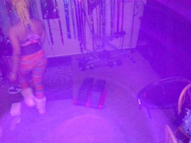 AdviceColumn's BongaCams show and profile