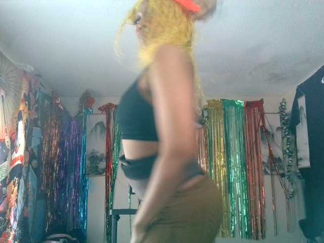 AdviceColumn's BongaCams show and profile