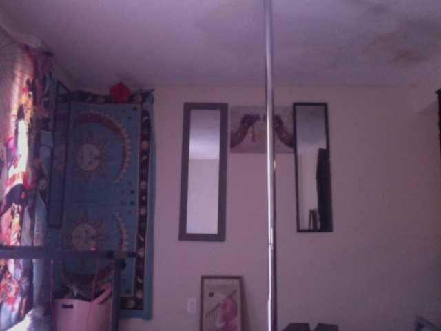 AdviceColumn's BongaCams show and profile