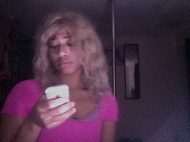 AdviceColumn's BongaCams show and profile