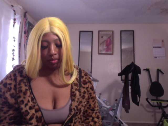 AdviceColumn's BongaCams show and profile