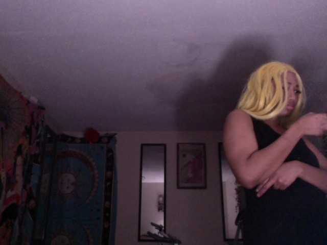 AdviceColumn's BongaCams show and profile