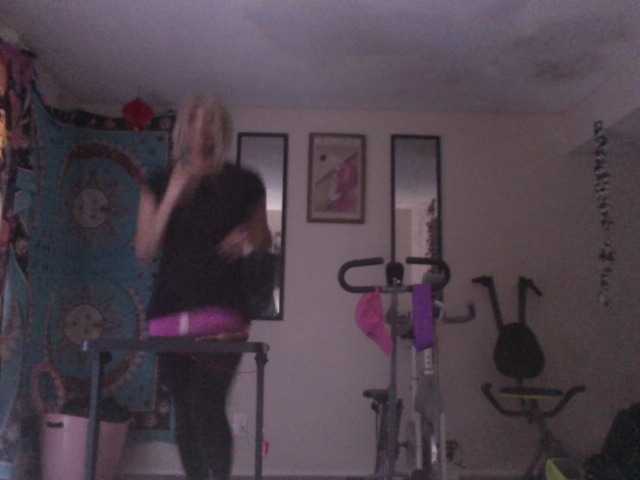 AdviceColumn's BongaCams show and profile