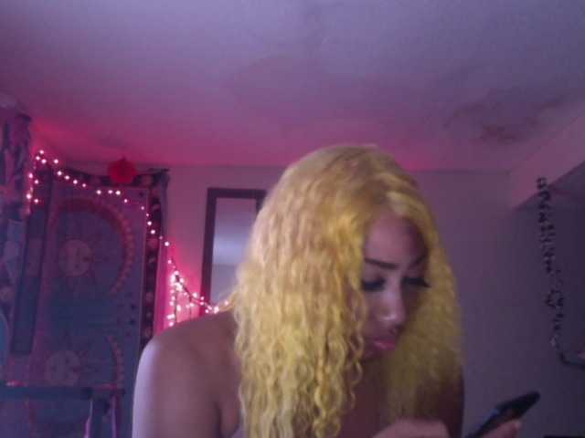 AdviceColumn's BongaCams show and profile