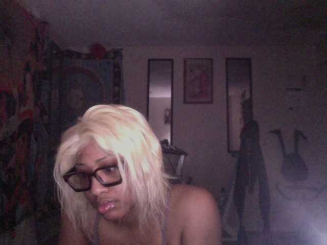 AdviceColumn's BongaCams show and profile