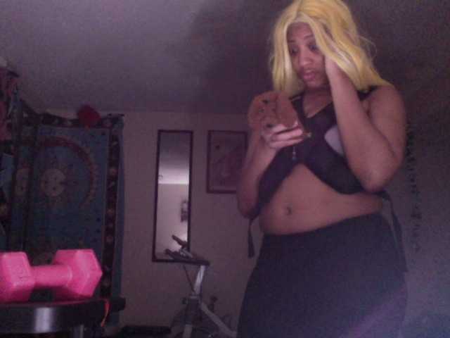 AdviceColumn's BongaCams show and profile