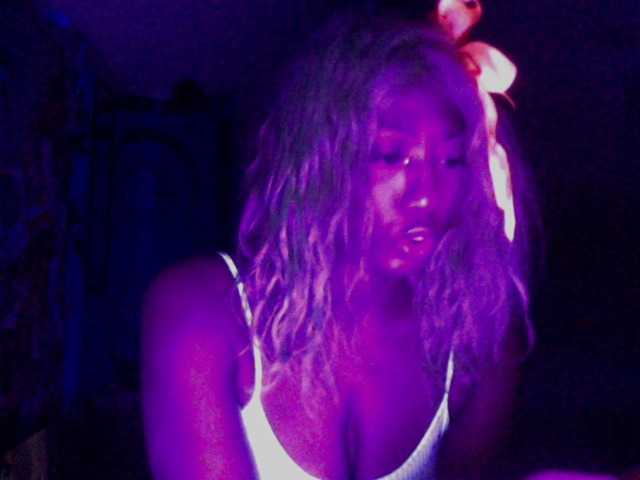 AdviceColumn's BongaCams show and profile