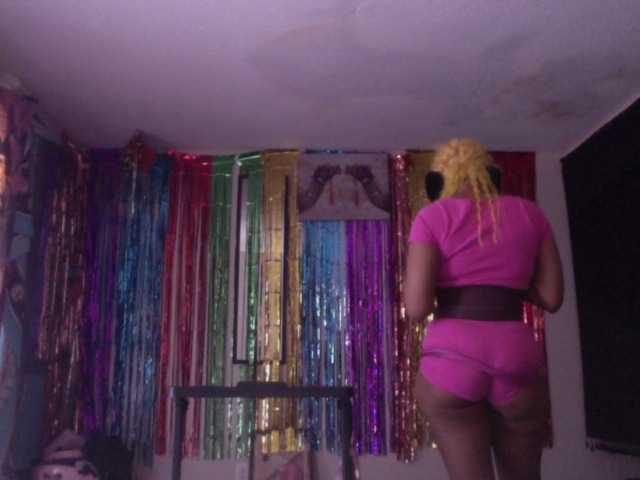 AdviceColumn's BongaCams show and profile