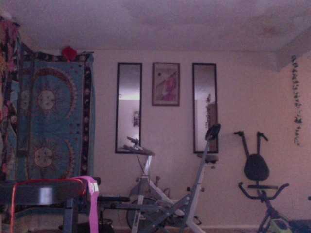 AdviceColumn's BongaCams show and profile