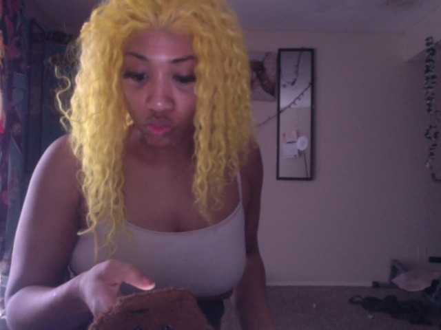 AdviceColumn's BongaCams show and profile