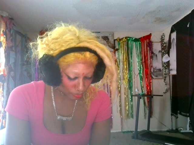 AdviceColumn's BongaCams show and profile