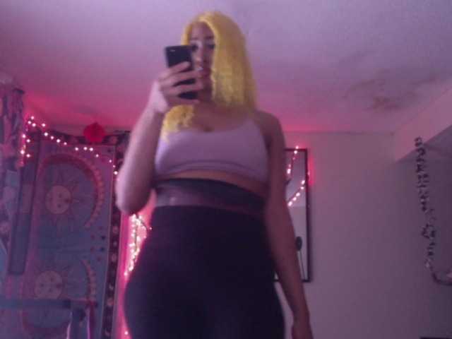 AdviceColumn's BongaCams show and profile