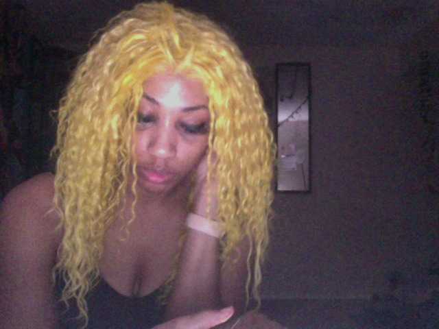 AdviceColumn's BongaCams show and profile